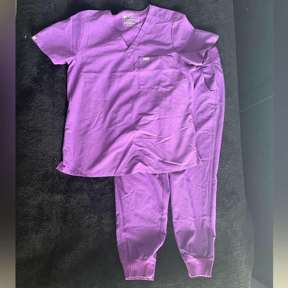 Figs purple scrub set